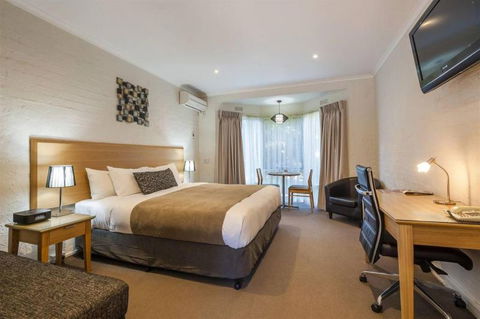 COMFORT INN COACH AND BUSHMANS - Accommodation 4U 1