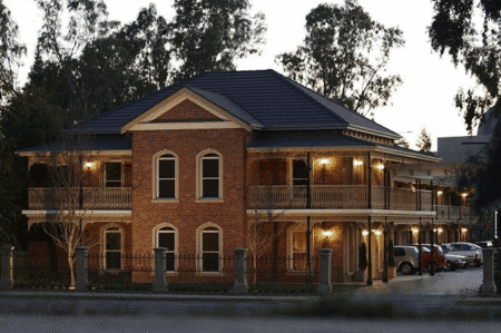 Carlyle Suites  Apartments - Accommodation 4U