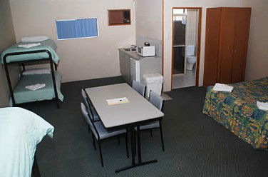 Oasis By The Lake - Accommodation 4U 3