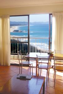 Beachfront Towers - Accommodation 4U 2