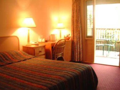 Mclaren Hotel - Accommodation 4U 4