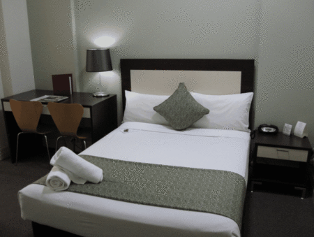 Aarons Hotel - Accommodation 4U