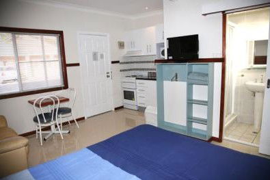 Across Country Motor Inn - Accommodation 4U 2