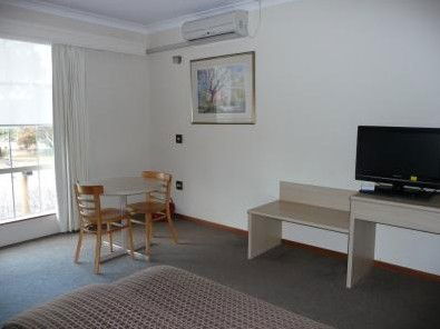 Hamiltons Townhouse Motel - Accommodation 4U 3
