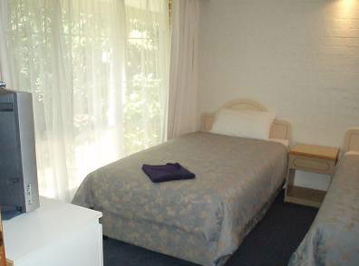 Hamiltons Townhouse Motel - Accommodation 4U 5