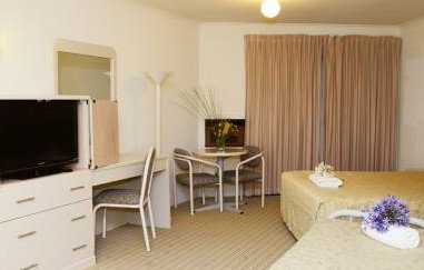 Motel 10 Motor Inn - Accommodation 4U 2
