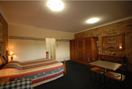 Country Gardens Motor Inn - Accommodation 4U 2