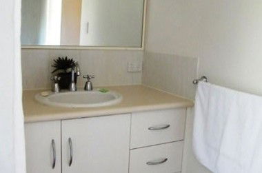 Clarks Beach Apartment - Accommodation 4U 2