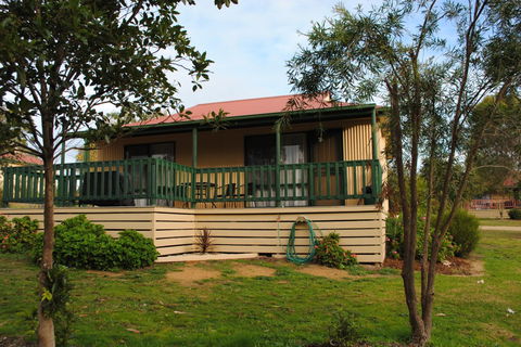 Lakes Entrance Country Cottages - Accommodation 4U 2