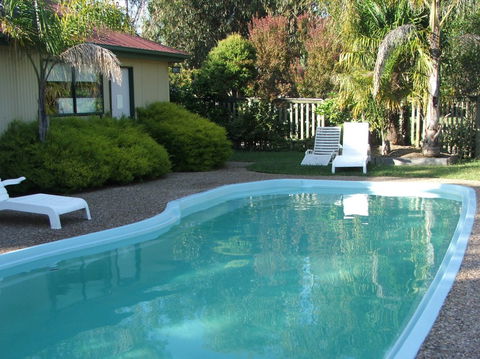 Lakes Entrance Country Cottages - Accommodation 4U 3