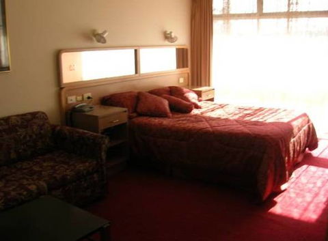 Peninsula Motor Inn And Tyabb Fly Inn - Accommodation 4U 1