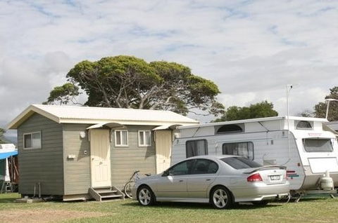 BIG4 Rollingstone Beach Caravan Resort - Accommodation 4U 2