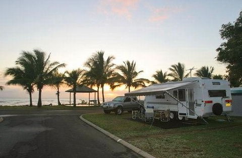 BIG4 Rollingstone Beach Caravan Resort - Accommodation 4U 5