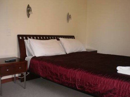 Colonial Village Motel - Accommodation 4U 3