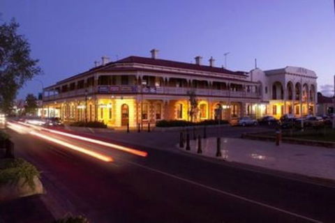 Jens Town Hall Hotel - Accommodation 4U 3