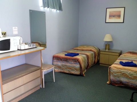 City West Motel - Accommodation 4U 6