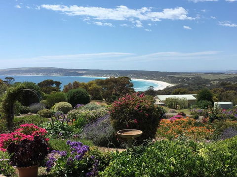Emu Bay Holiday Homes - Accommodation 4U 0