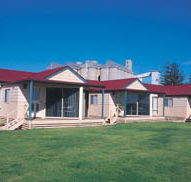 The Mac's Beachfront Villas - Accommodation 4U