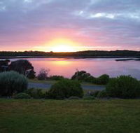 Lake View Apartments - Accommodation 4U