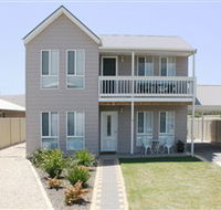 Rocks Retreat Holiday House - Accommodation 4U