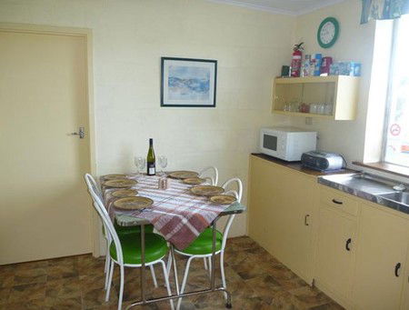 Oaklands Fishing Cottage - Accommodation 4U 3
