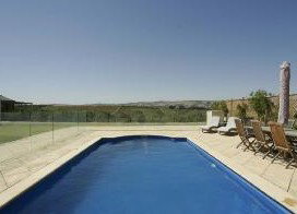 McLaren Ridge 4 - McLaren Ridge Log Cabins - Accommodation 4U 0