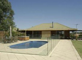 McLaren Ridge 4 - McLaren Ridge Log Cabins - Accommodation 4U 2