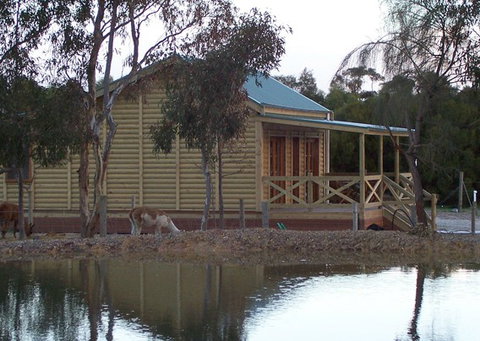 McLaren Ridge 3 - McLaren Ridge Log Cabins - Accommodation 4U 7