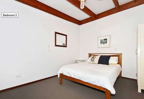 Sea Sand And Scrub Holiday House - Accommodation 4U 2