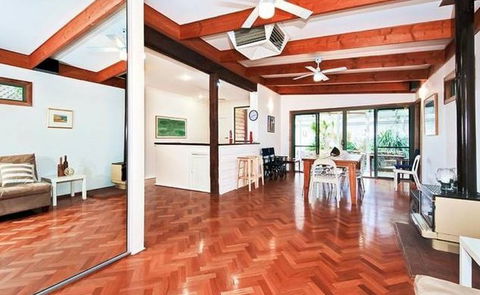 Sea Sand And Scrub Holiday House - Accommodation 4U 8