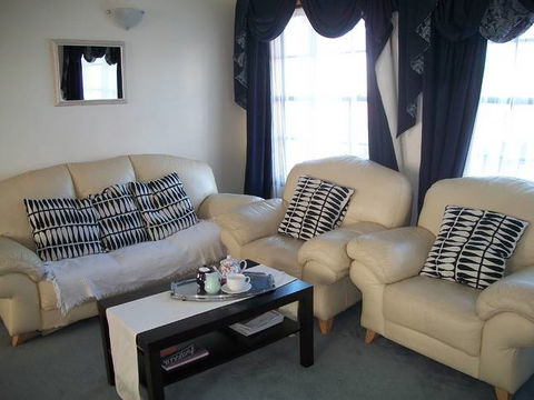 Beachside Apartment - Hove - Accommodation 4U 0