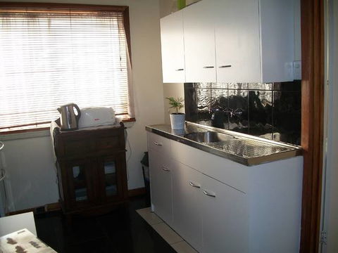 Beachside Apartment - Hove - Accommodation 4U 1