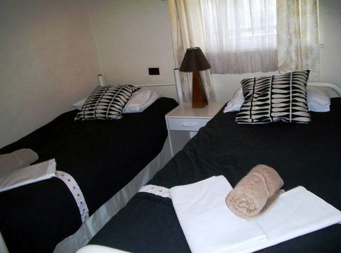 Beachside Apartment - Hove - Accommodation 4U 3
