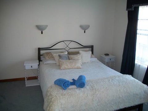 Beachside Apartment - Hove - Accommodation 4U 4