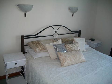 Beachside Apartment - Hove - Accommodation 4U 5