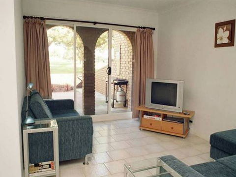 Lake Shore Apartment - Accommodation 4U 5