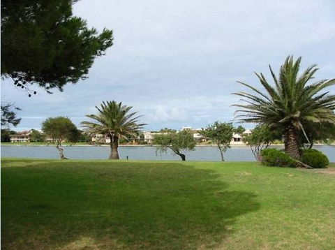 Lake Shore Apartment - Accommodation 4U 6