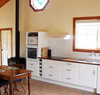 The Old Oak Bed and Breakfast - The Shearing Quarters - Accommodation 4U