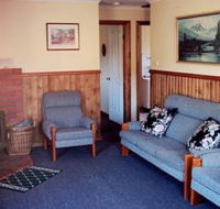 Lake Yalleena Holiday Cabins - Accommodation 4U