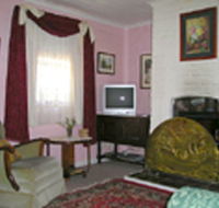 Hollyhock Cottage - Accommodation 4U
