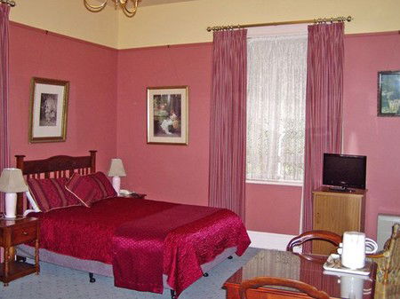 Glen Osborne House - Accommodation 4U 2