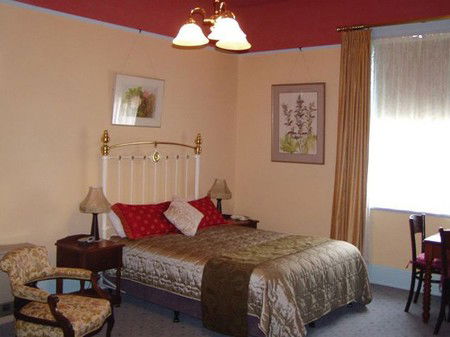 Glen Osborne House - Accommodation 4U 4