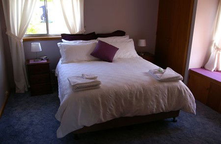 Three Hut Point Waterfront Accommodation - Accommodation 4U 5