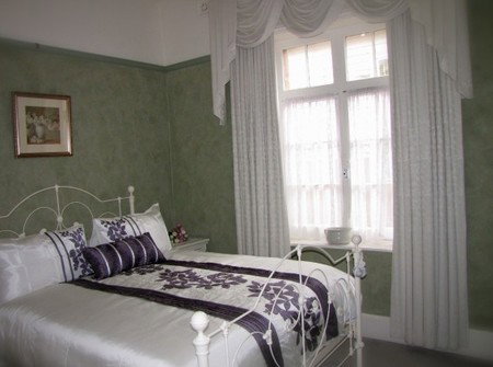 Crescentfield Cottage - Accommodation 4U 5