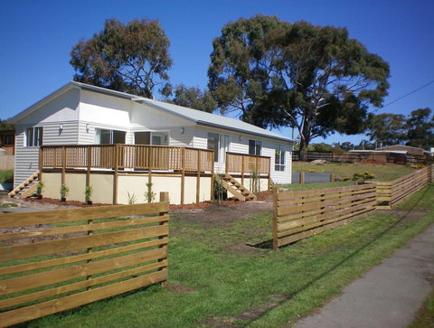 Waterside Accommodation - Accommodation 4U 0
