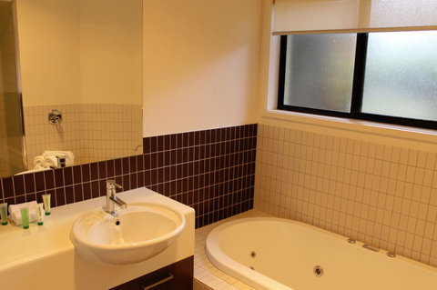 Wyndham Seven Mile Beach - Accommodation 4U 2