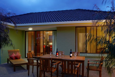 Wyndham Seven Mile Beach - Accommodation 4U 5