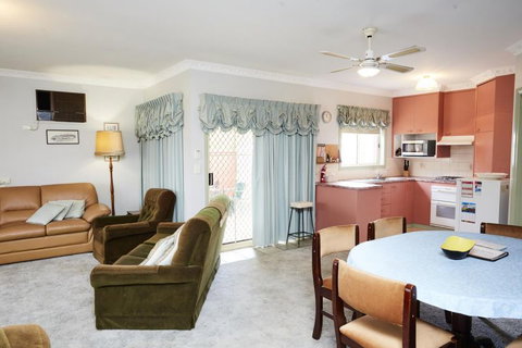 Bristol House Accommodation - Accommodation 4U 4