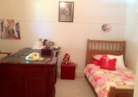 Newington House - Accommodation 4U 3