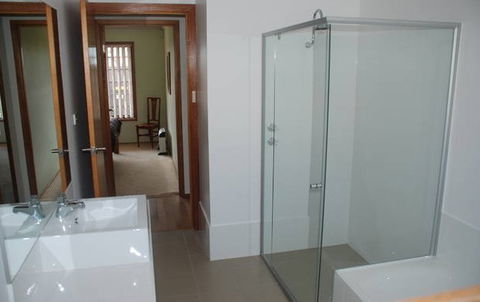 Beachfront House - Accommodation 4U 0